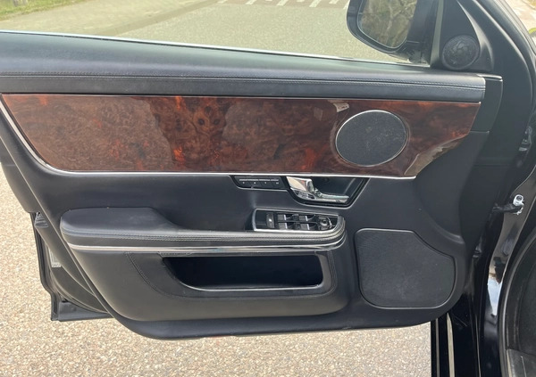 Jaguar XJ cena 45999 przebieg: 150000, rok produkcji 2011 z Warszawa małe 352